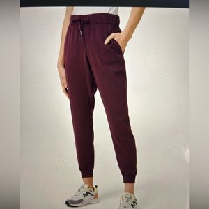 Lululemon On the Fly Jogger